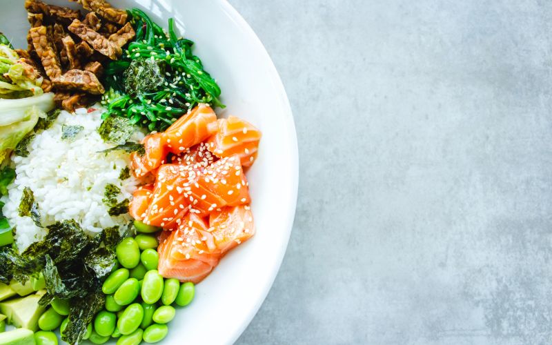 a nutritious plate of food to signify healthy eating habits